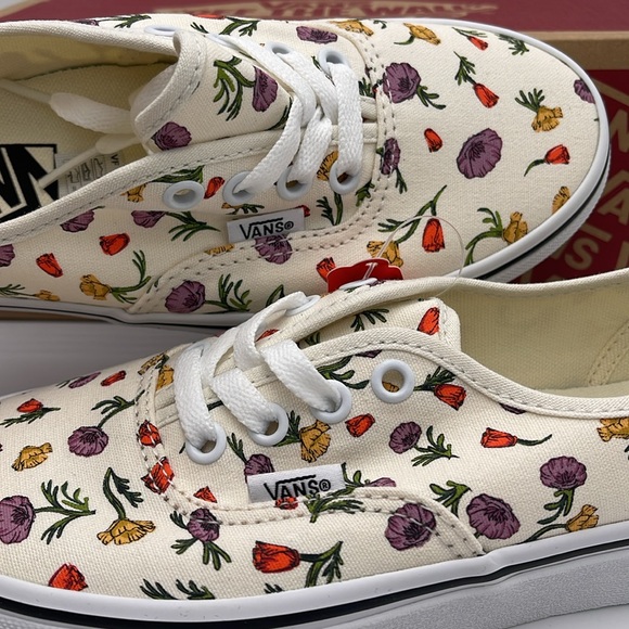Vans WMNS Authentic Poppy Floral Cream
VN0A5JMPCRM Sneakers - Picture 15 of 16